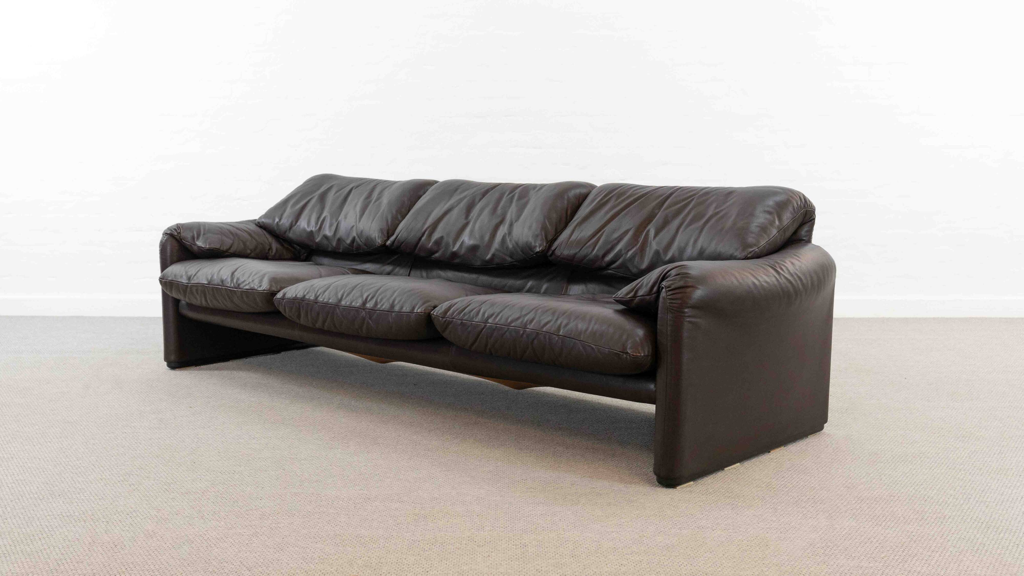Cassina Maralunga 3seat-Sofa in darkbrown leather by Vico Magistretti
