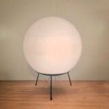 Large plastic sphere globe table lamp – Raak Amsterdam | Vintage design lamp
