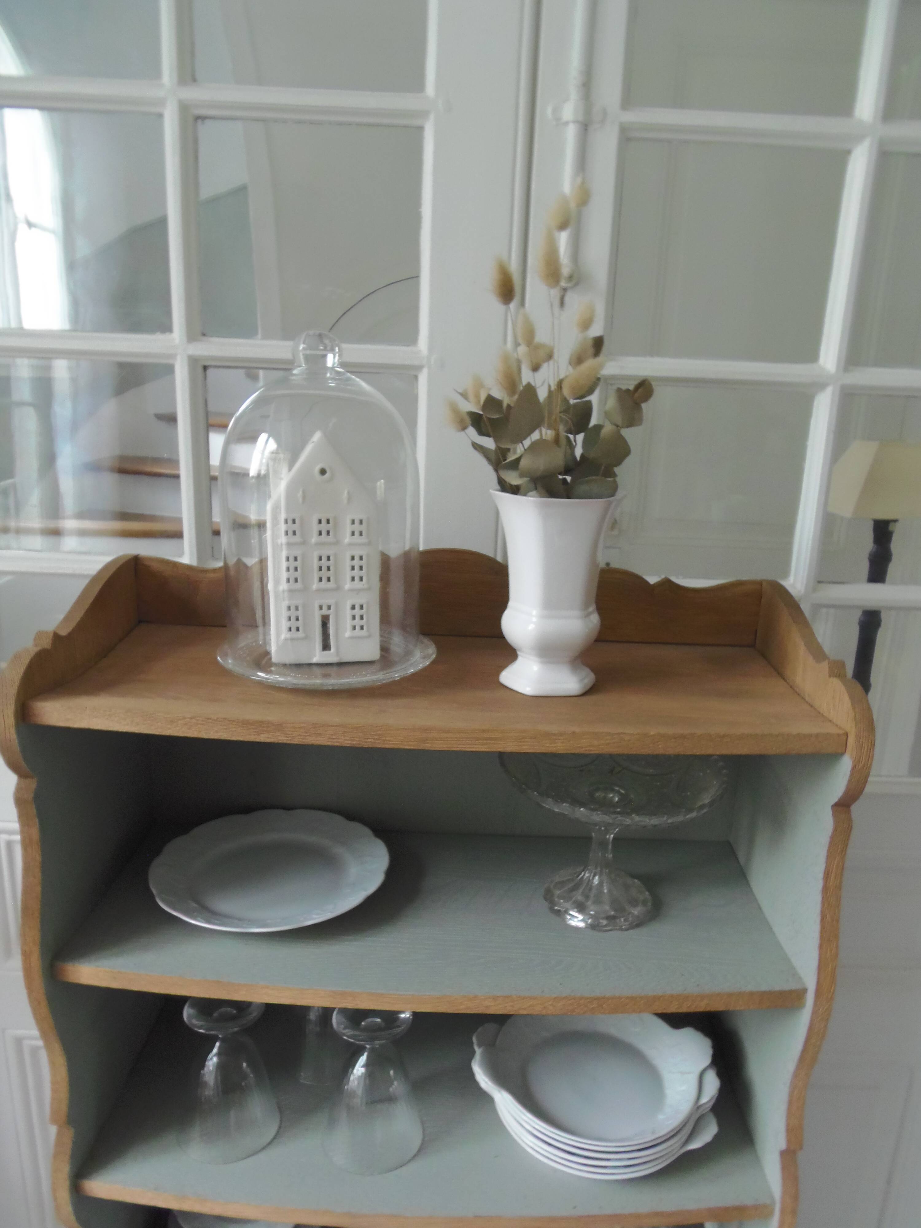 Small vintage bookcase, 5 fixed shelves, interior sublimated in verdigris, waxed finish.