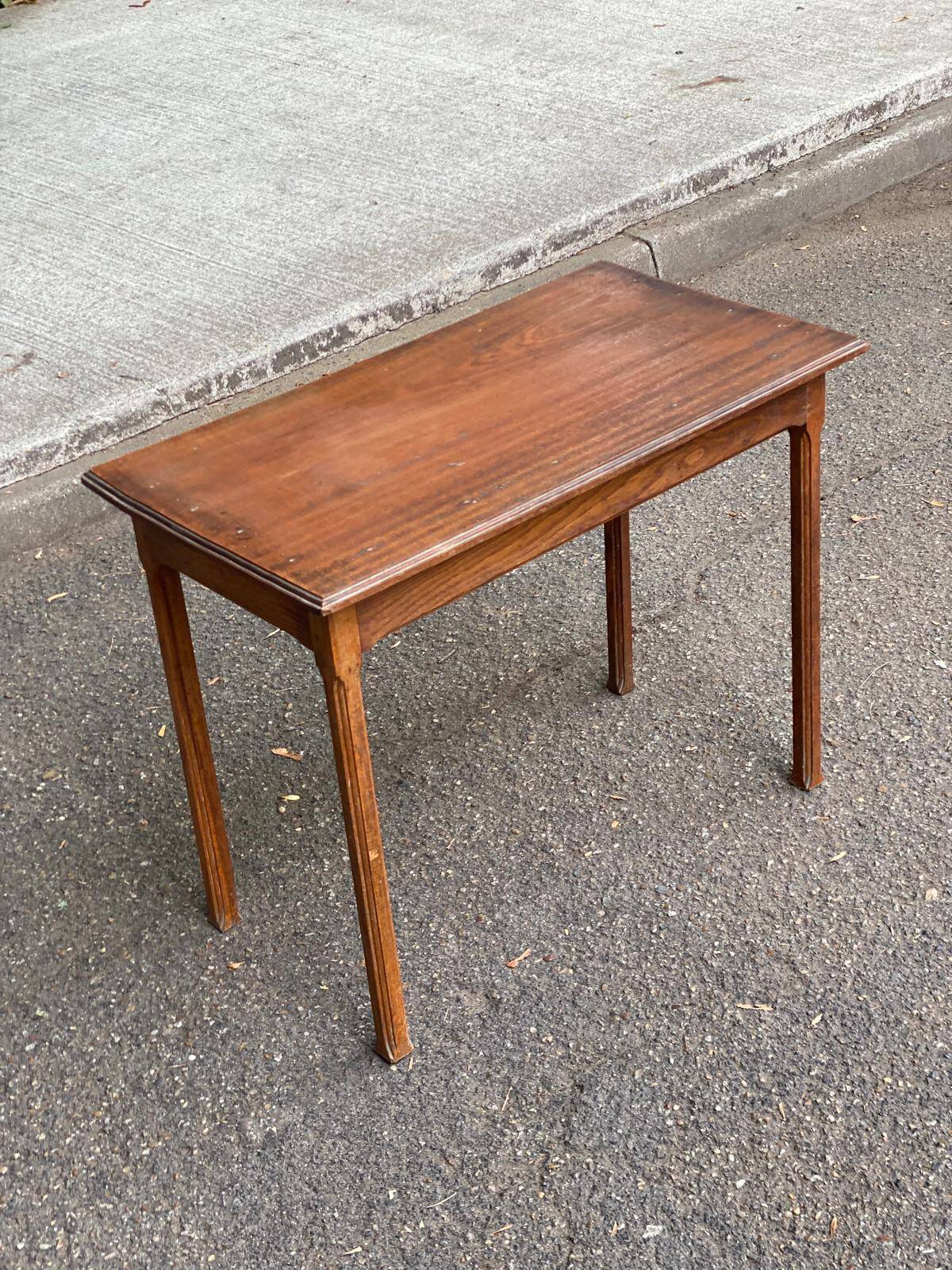 Vintage rectangular side table in solid oak from the 1920s.