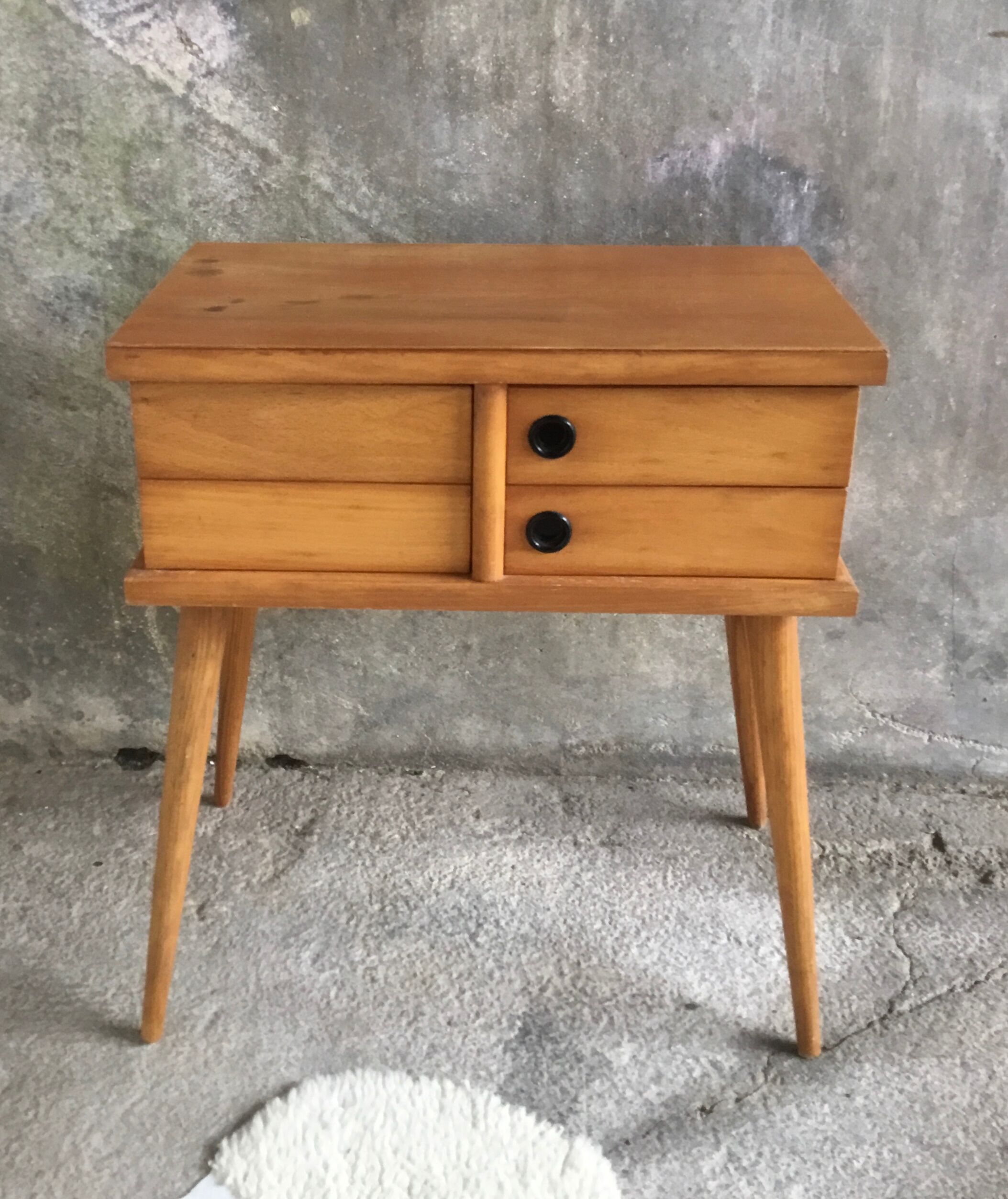 Worker with compass feet and swivel drawers vintage 1960