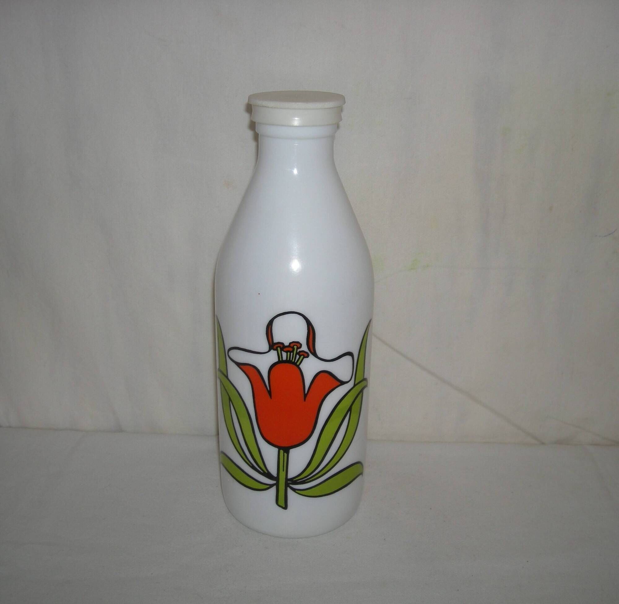 Opaline milk bottle Egizia Italy from the 1970s.