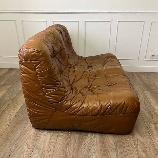 Vintage caramel leather bench