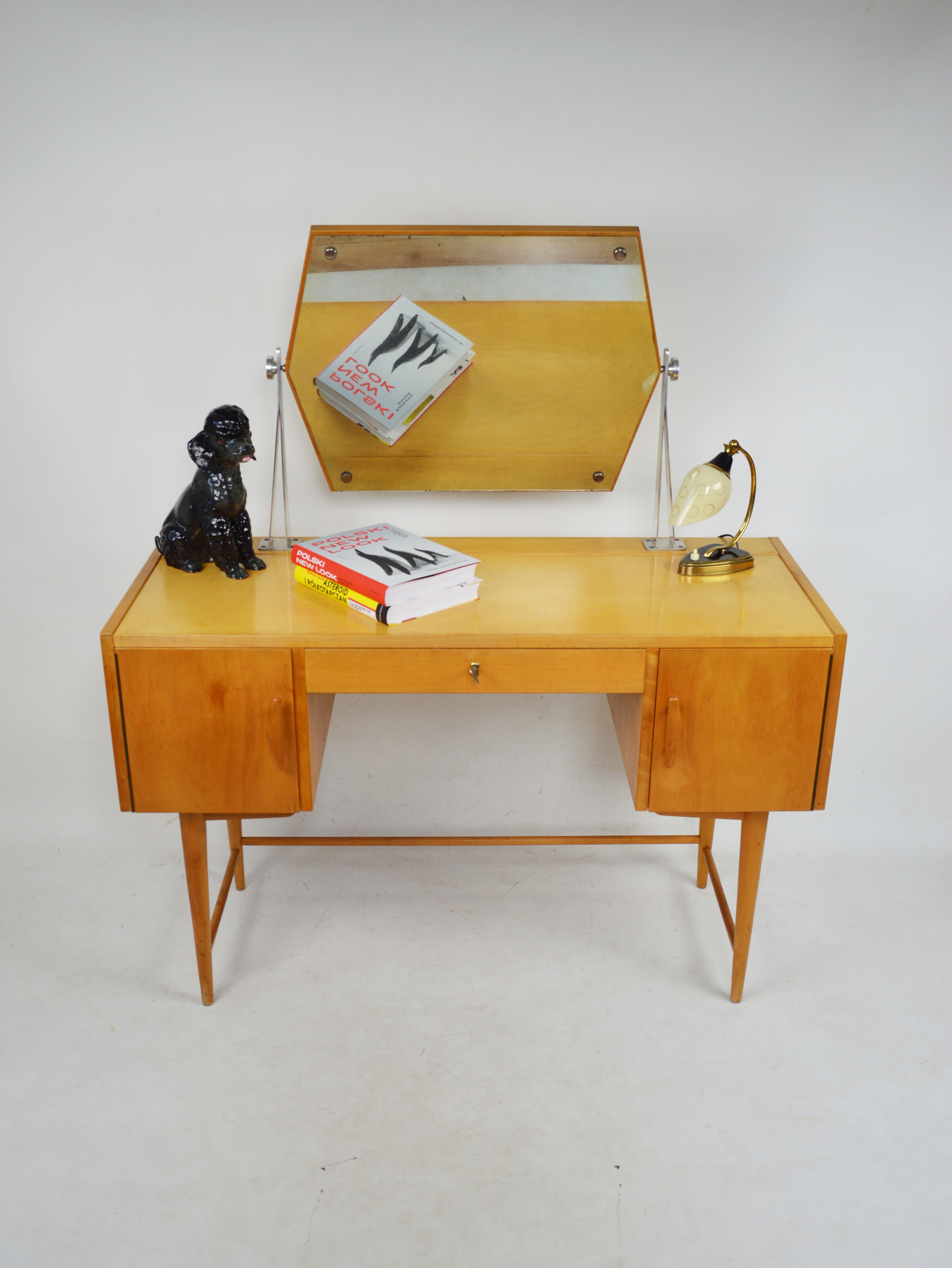 1970s dressing table