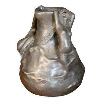 Sculptural bronze vase by Jean-Garnier