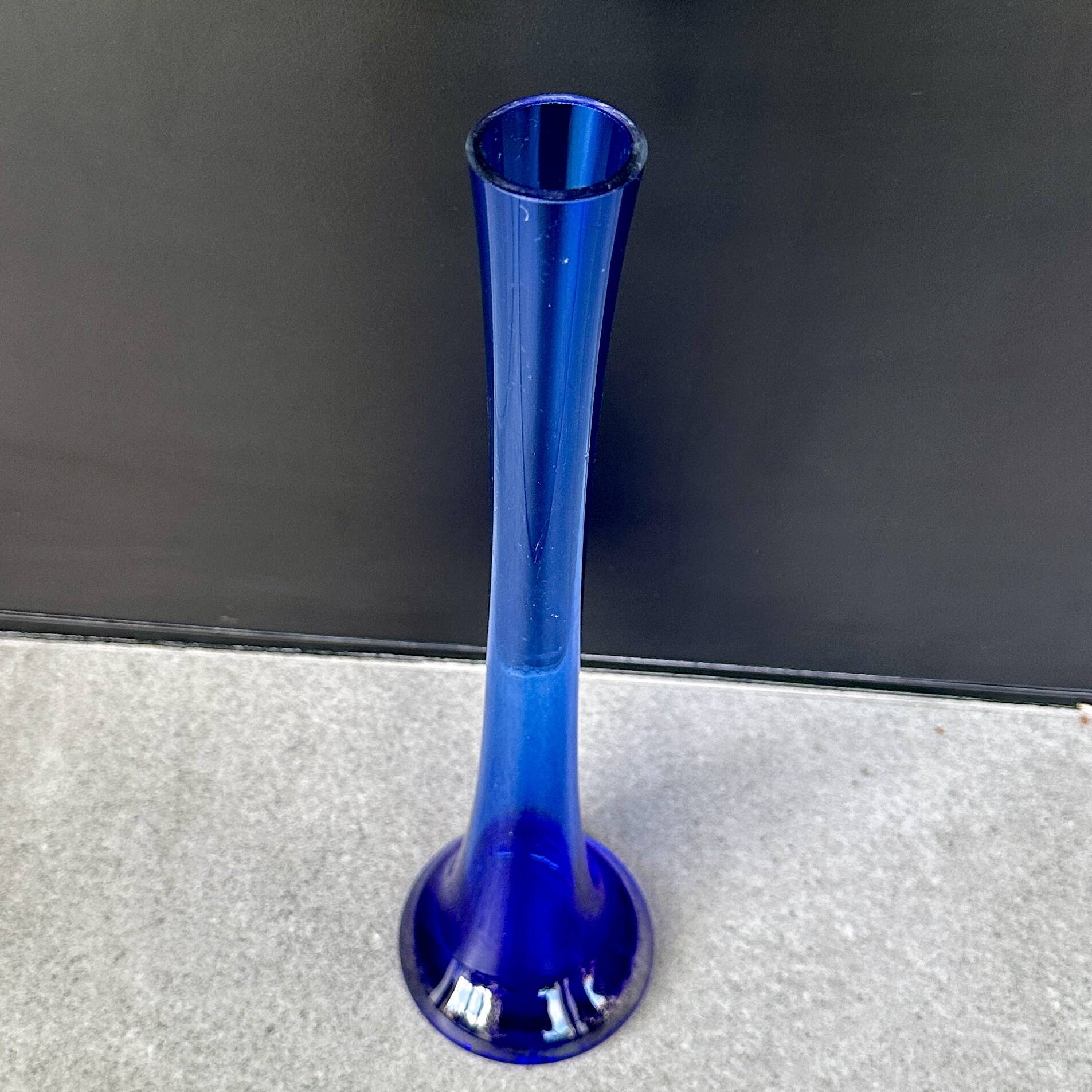 Soliflore en Verre Bleu Vintage des Années 80 – Élégance et Style Rétro