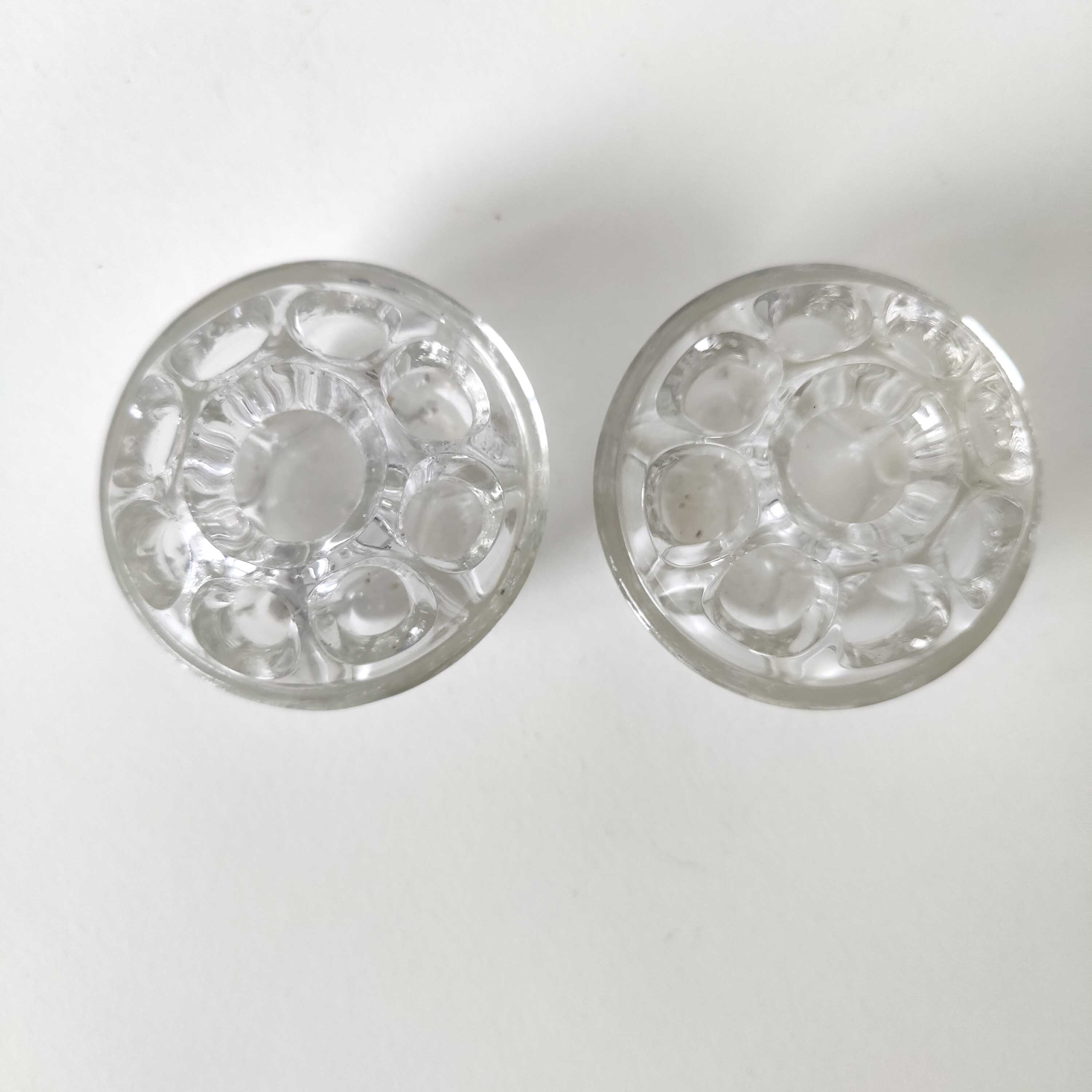 Lot deux vases piques fleurs en verre