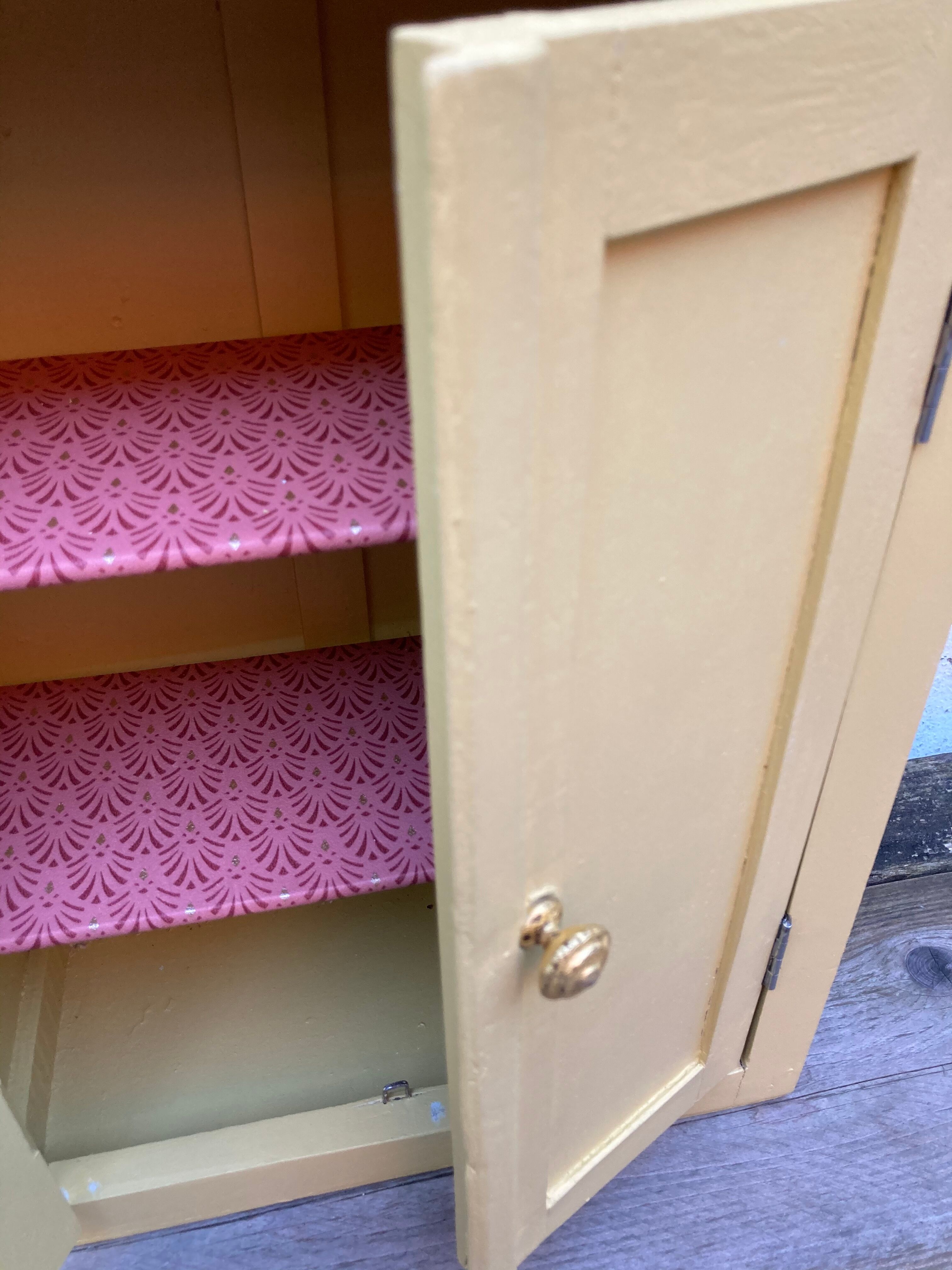 Mini medicine cabinet