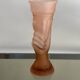 Vase en verre rose Art Déco