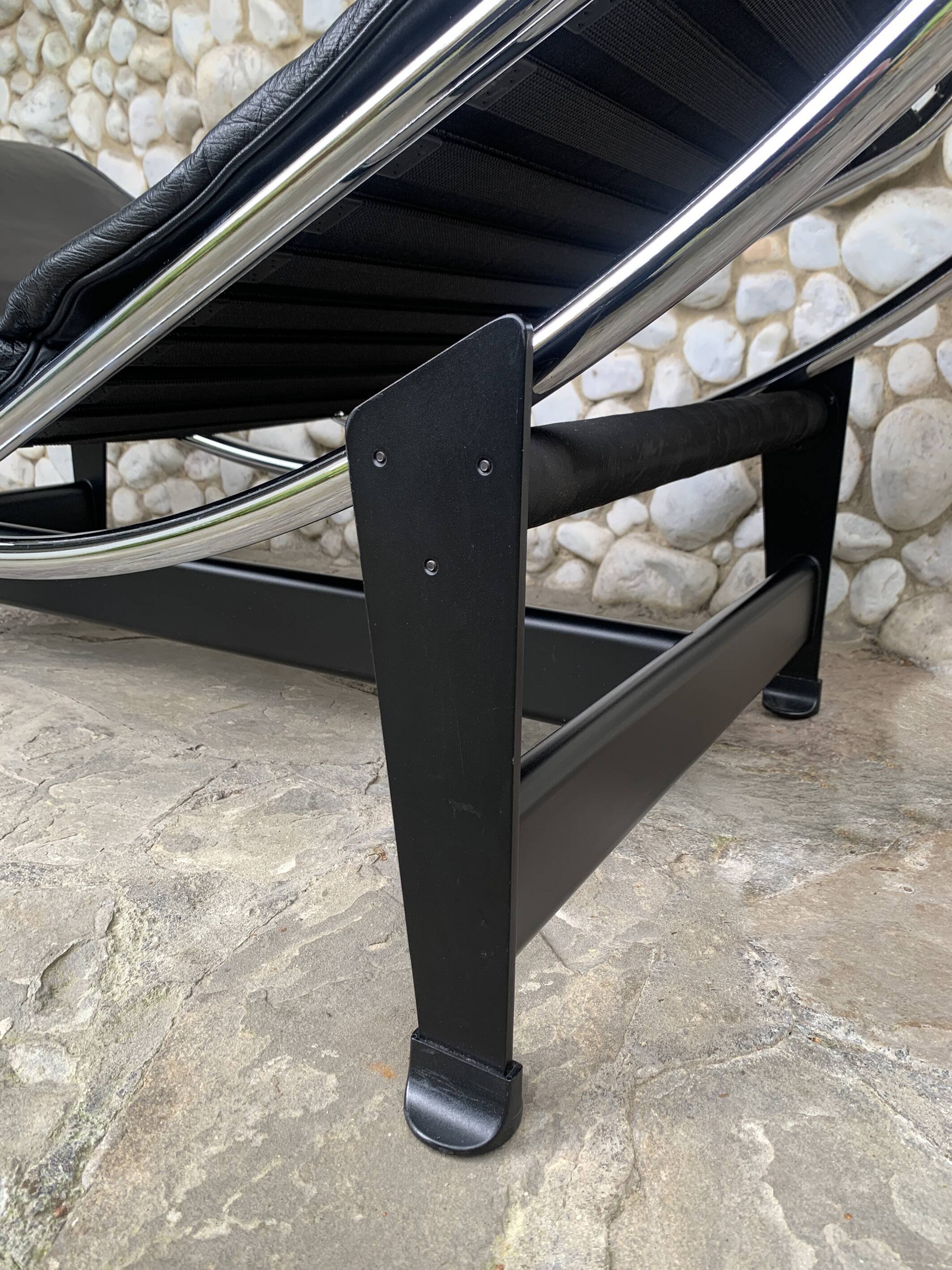 LC4 Cassina Chaise Lounge Vintage Black Leather, Perriand, Le Corbusier and Jeanneret