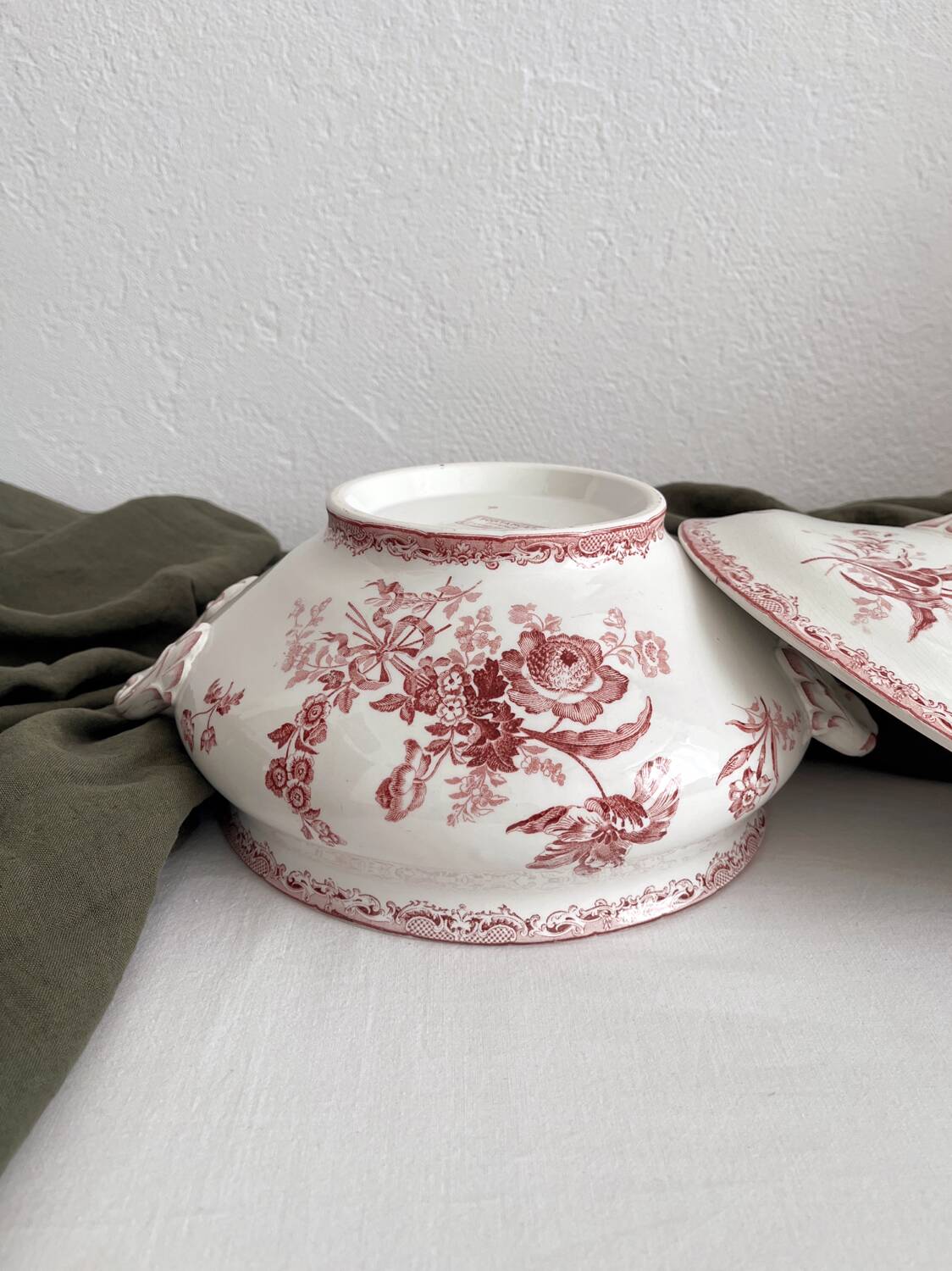 Fontanges ironstone tureen, Sarreguemines