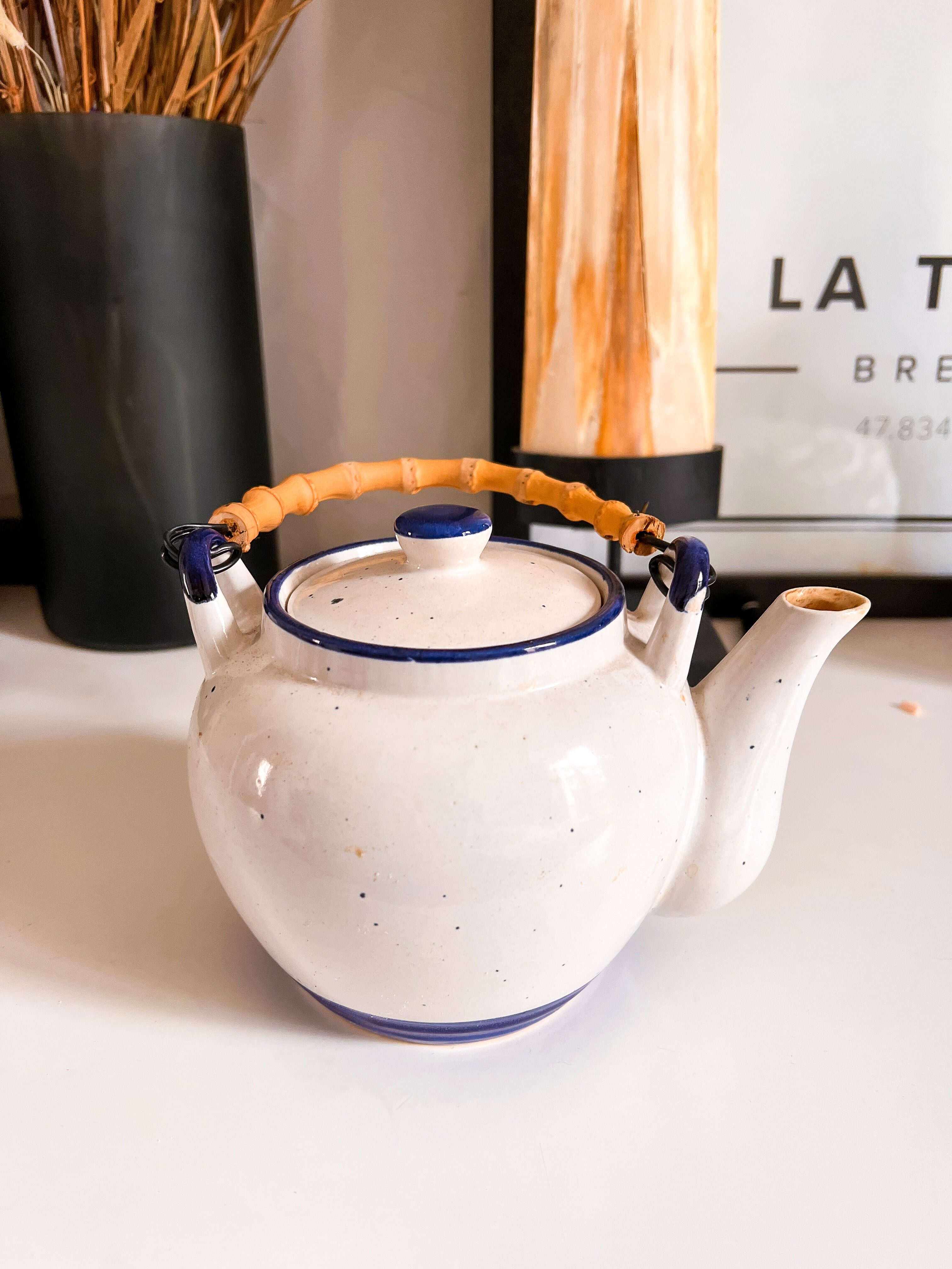 Teapot in sandstone and rose handle