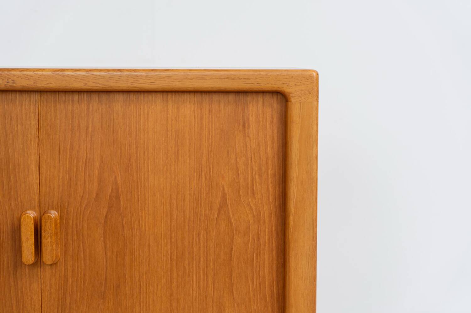 armoire à portes tambour par CFC Silkeborg (Danemark, années 1960).