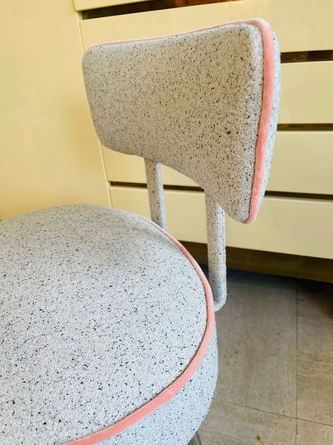 Vintage chair fully reupholstered – artisanal restoration