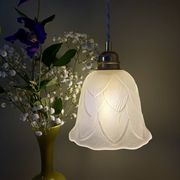 Suspension tulipe vintage en verre dépoli
