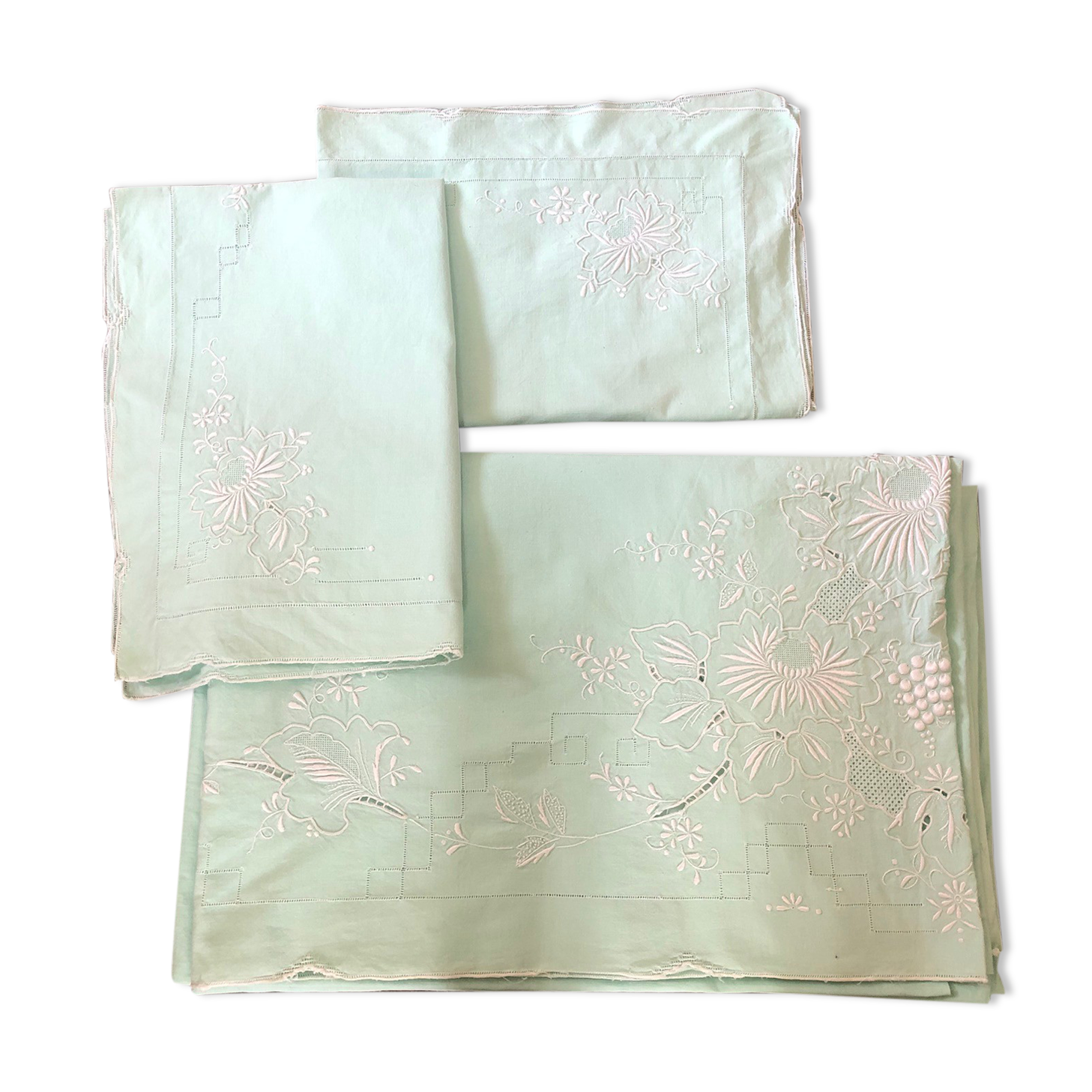 Old sheet and its 2 embroidered taies