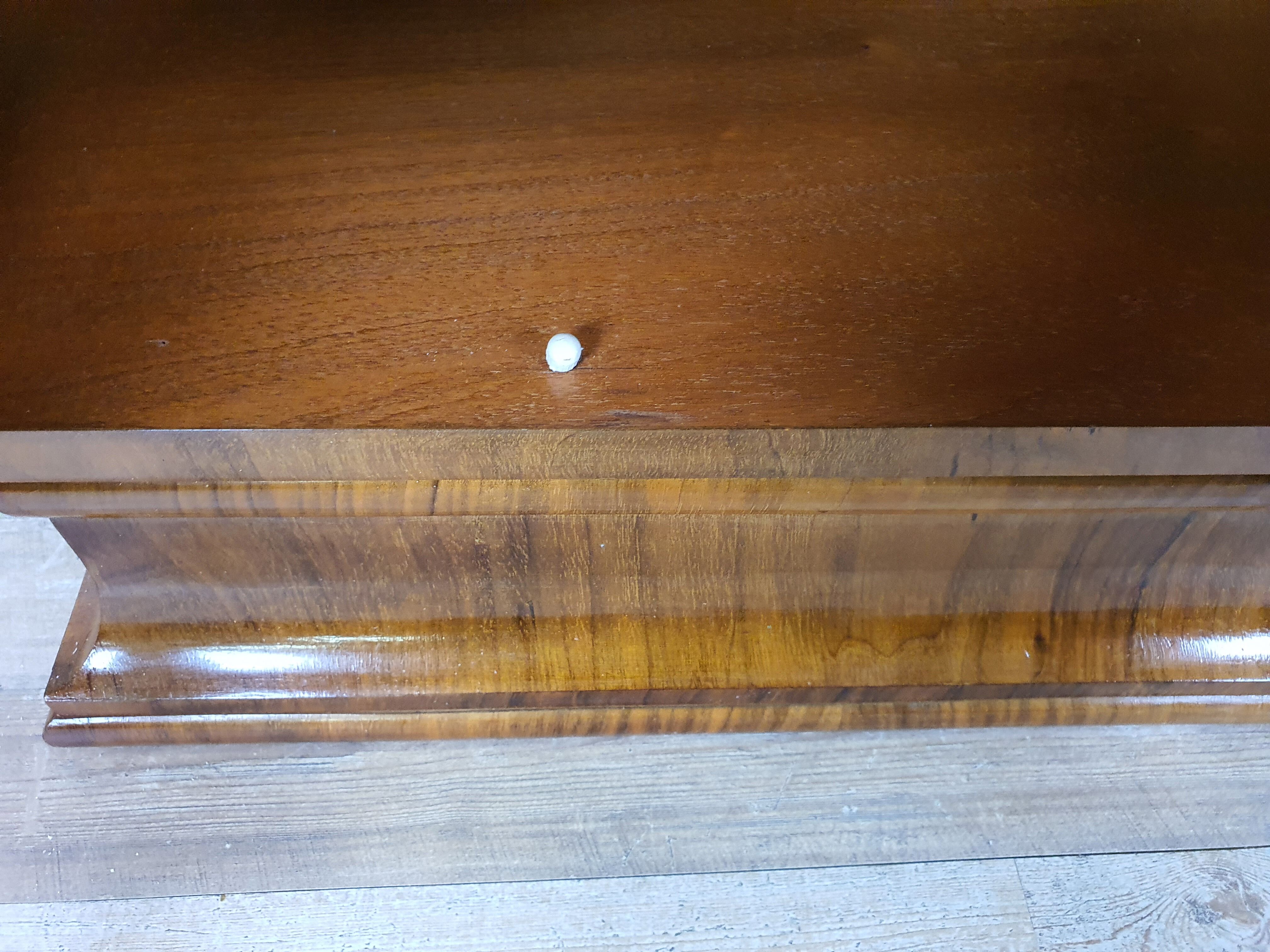 Art Decò Bedsides in Walnut