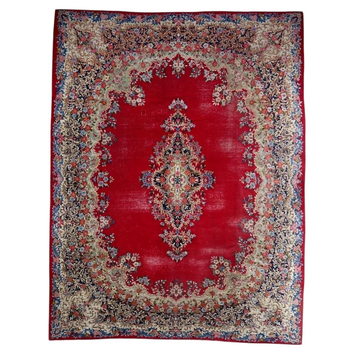 Antique 1920s Persian Kerman rug, floral medallion, red field, 267cm x 364cm