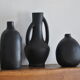 Trio de vases noirs vintage