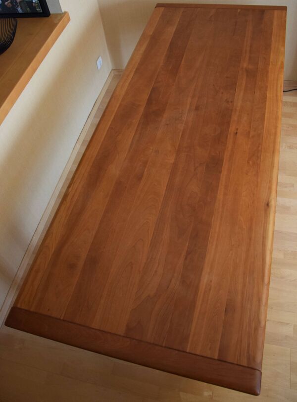 Table à manger en merisier massif style Shaker