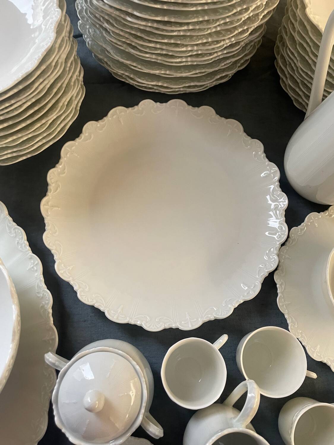 Prestigious 62-piece dinnerware set in vintage 70's Limoges white porcelain by Raynaud