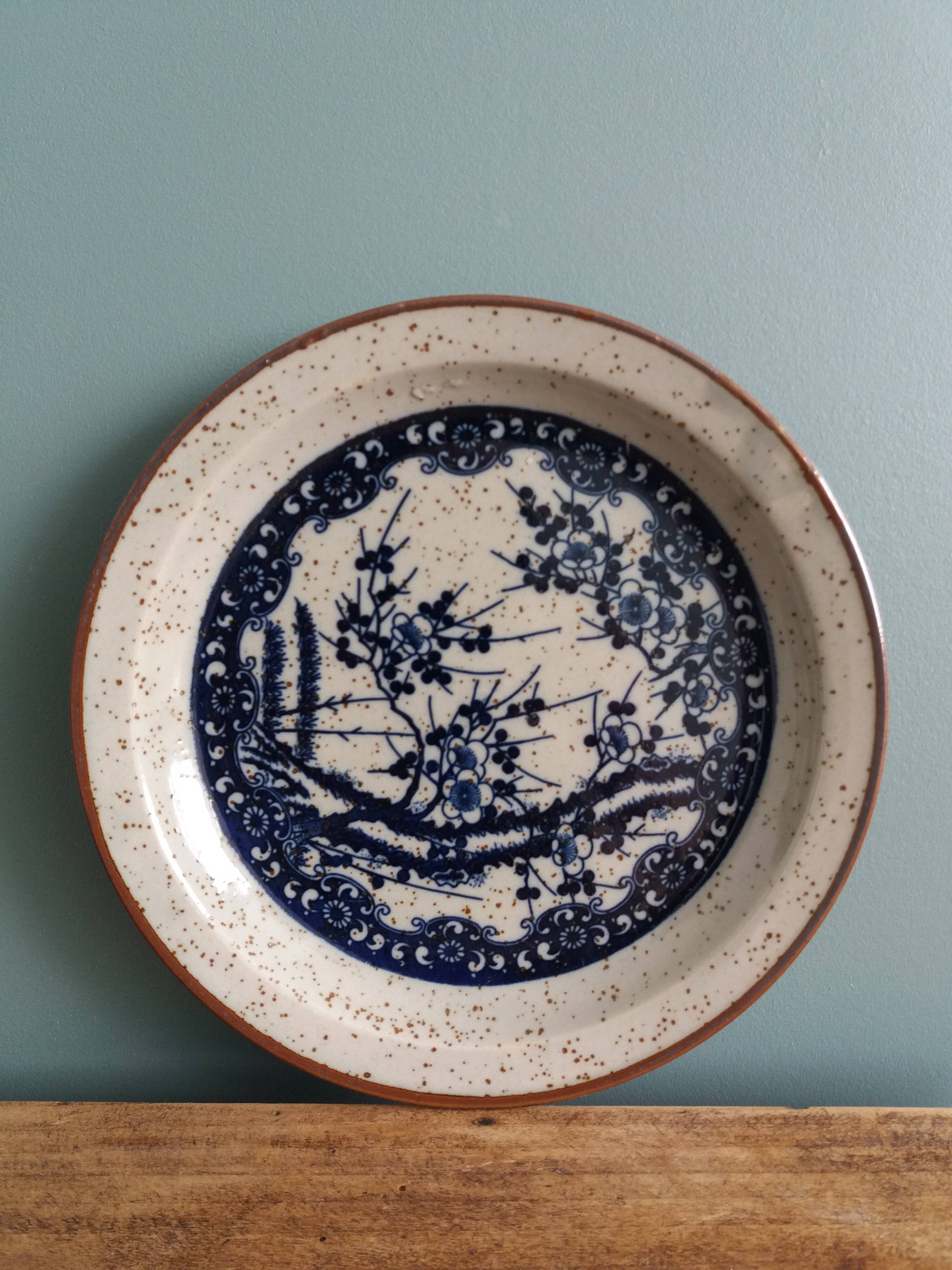 Plate with Japanese decor