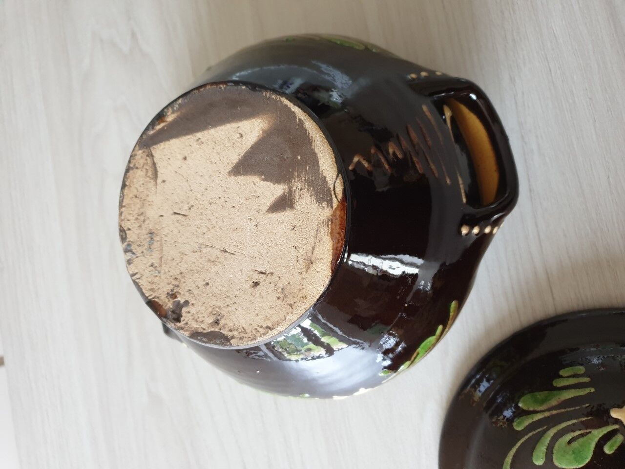 Large glazed terracotta covered pot