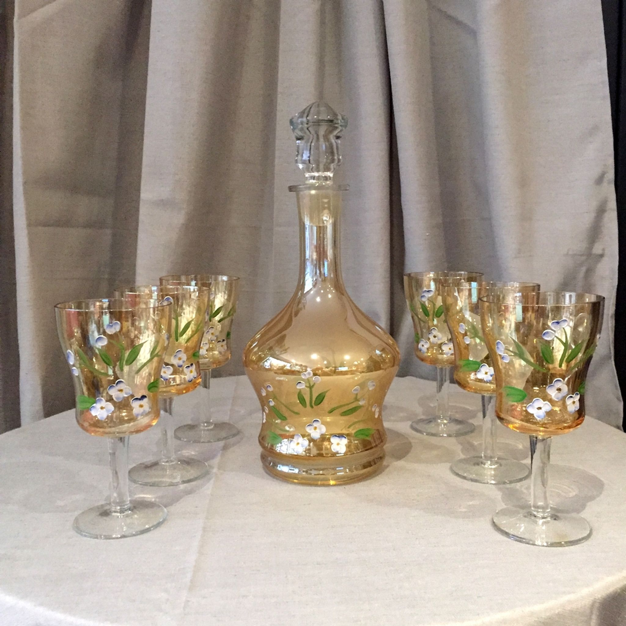 Service of 6 glasses and 1 carafe painted glass and enamel decorated with small flowers
