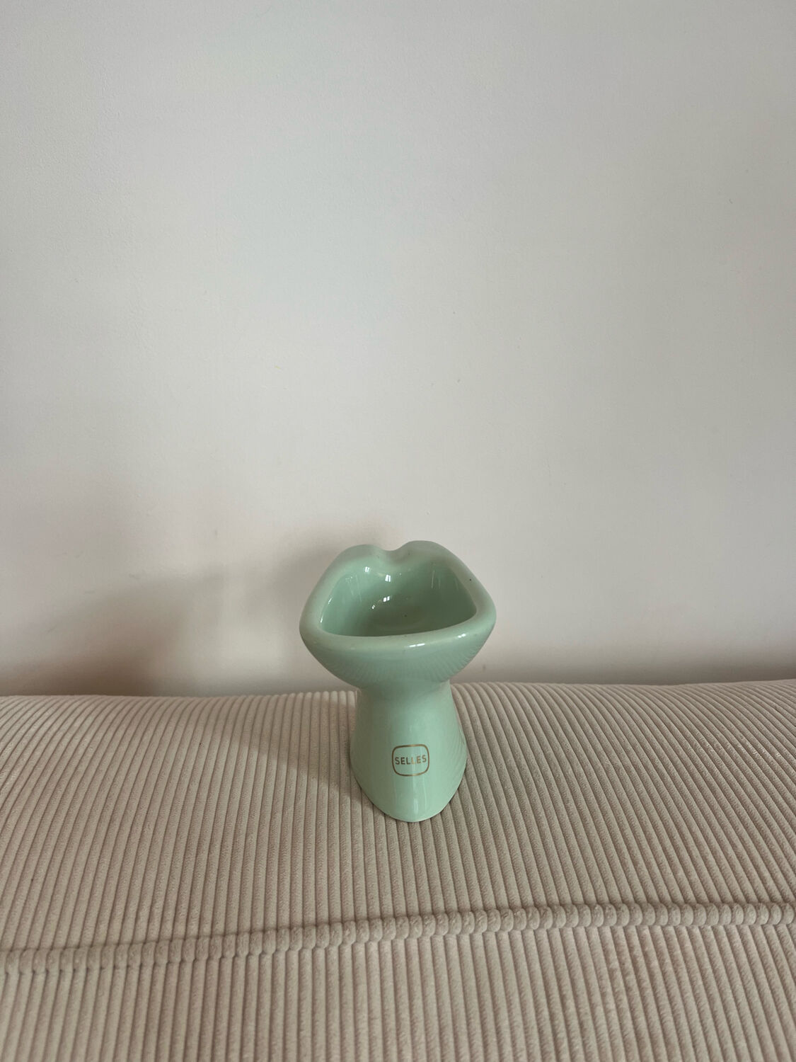 Kitsch vintage ceramic bidet ashtray
