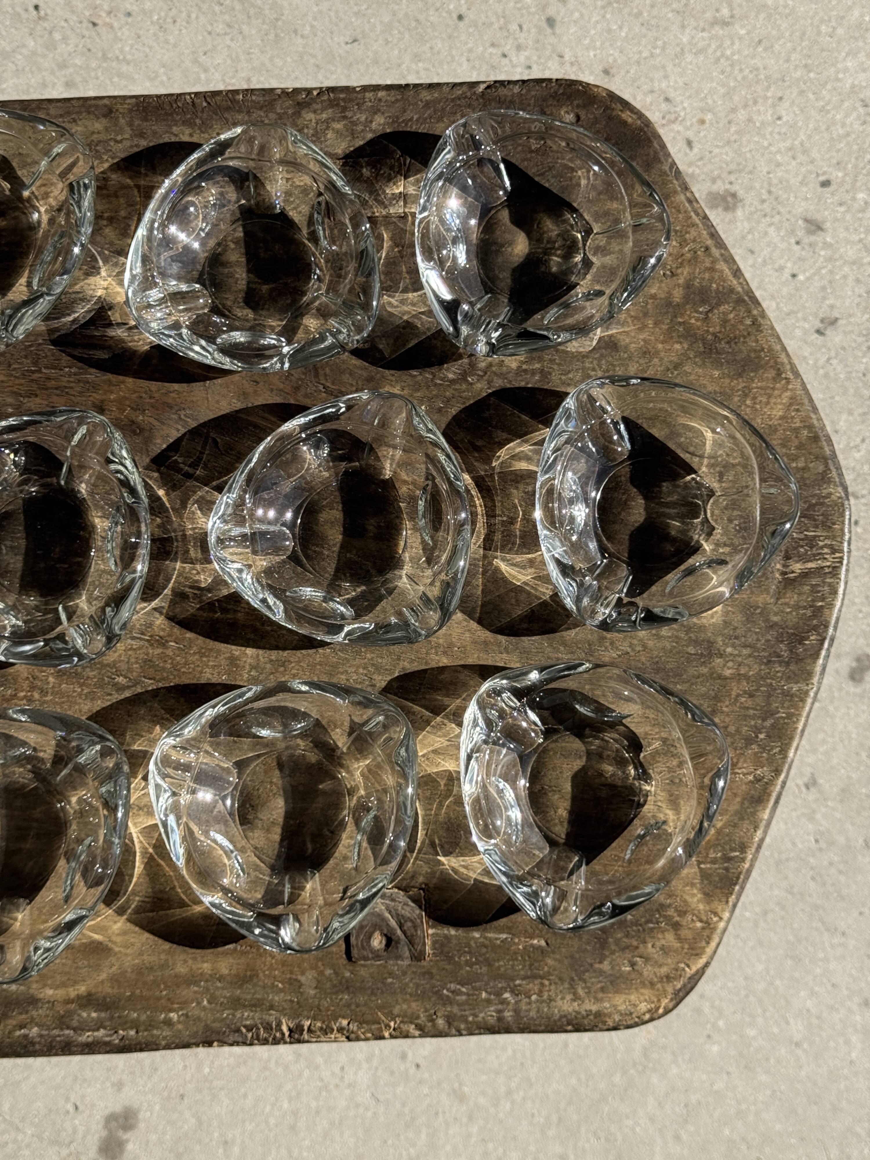Set of 14 triangular glass ashtrays D13