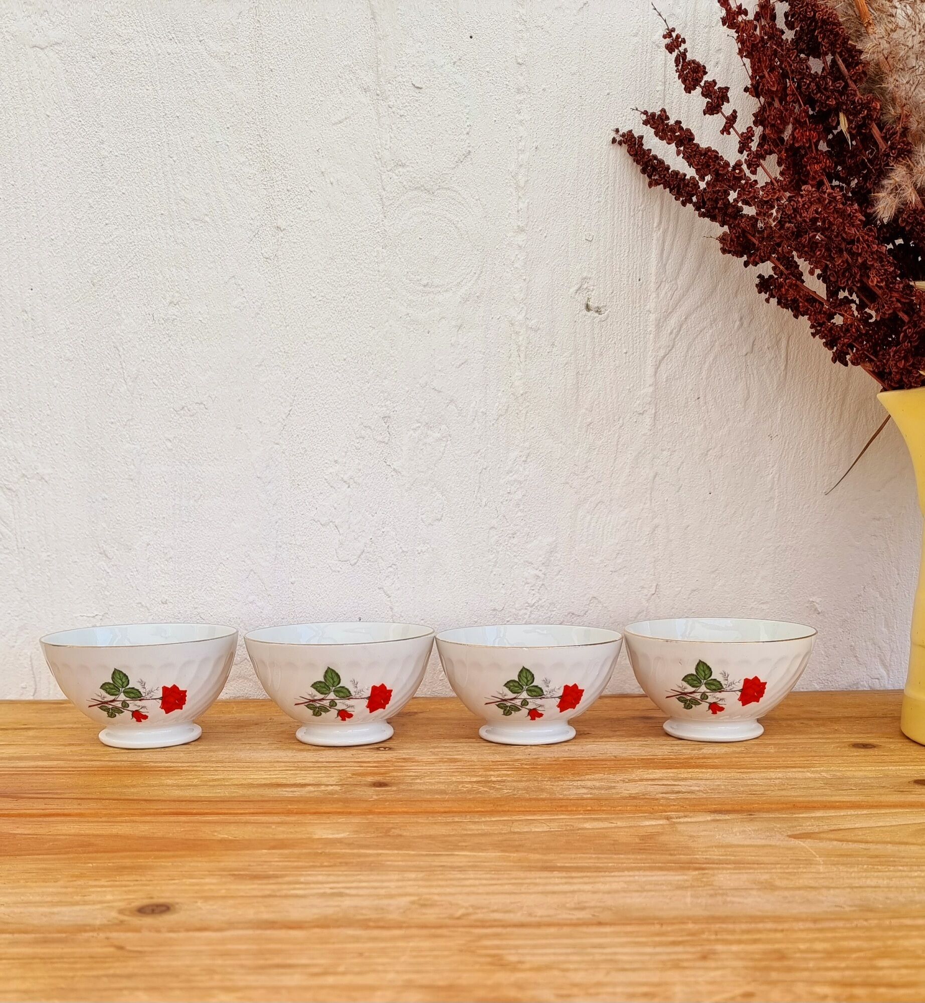 Set of 4 small porcelain bowls decorated with vintage roses