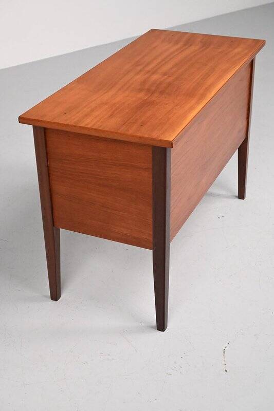 Table d'appoint en teck avec espace de rangement