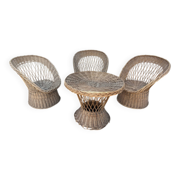 salon avec 3 fauteuils en osier