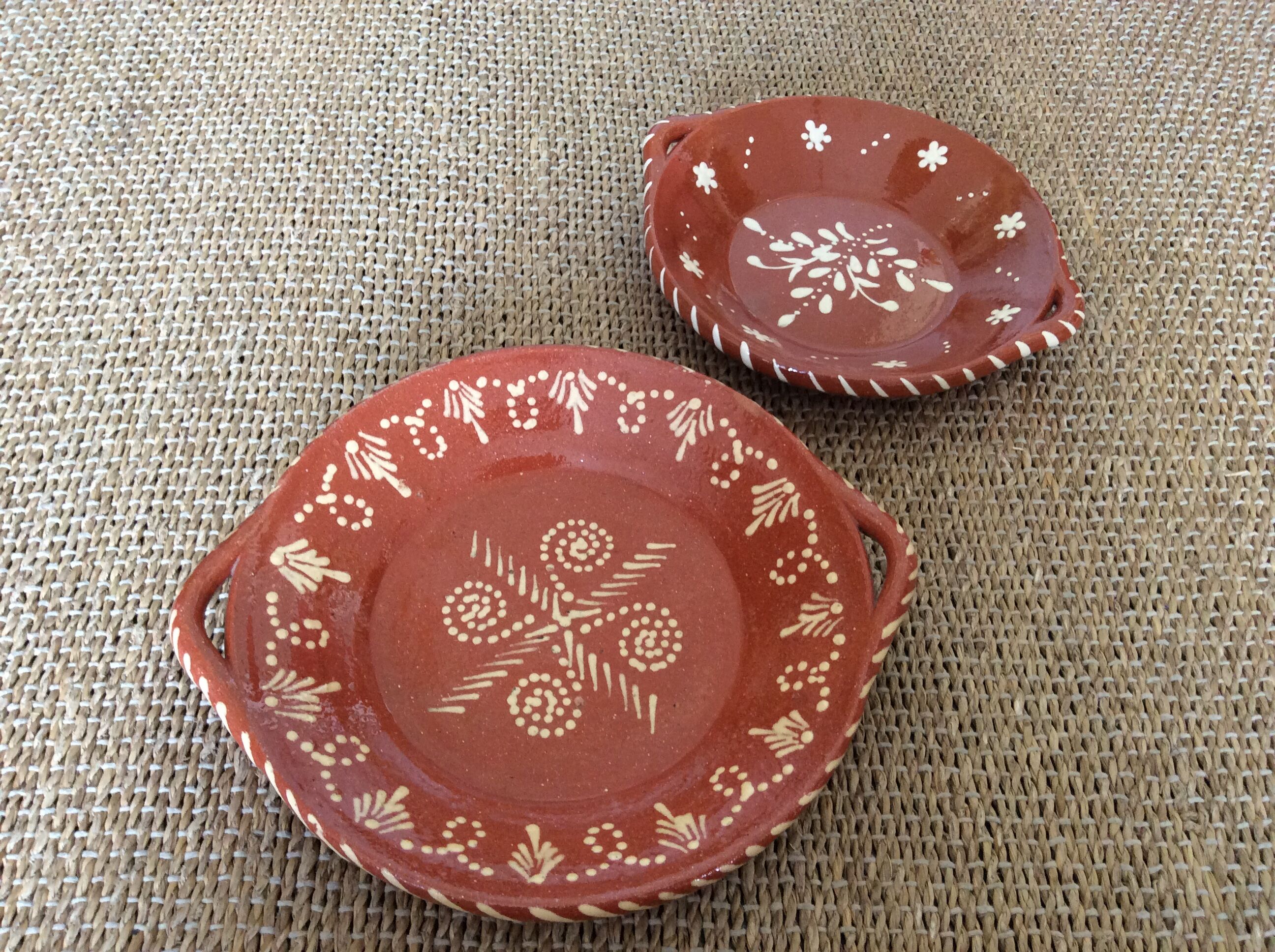 2 terracotta plates