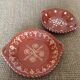 2 assiettes en terre cuite