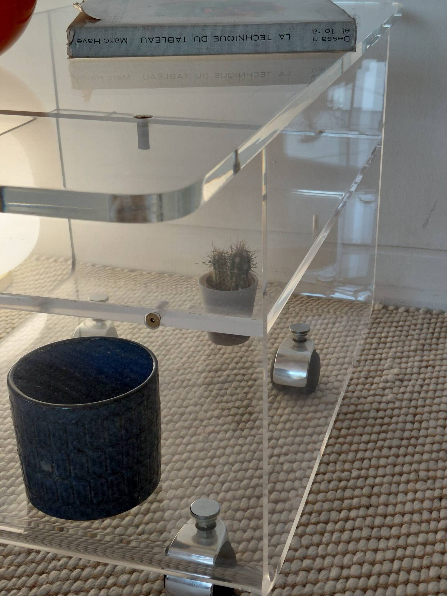 Design piece: David Lange side table in 15mm Altuglas - Circa 1980