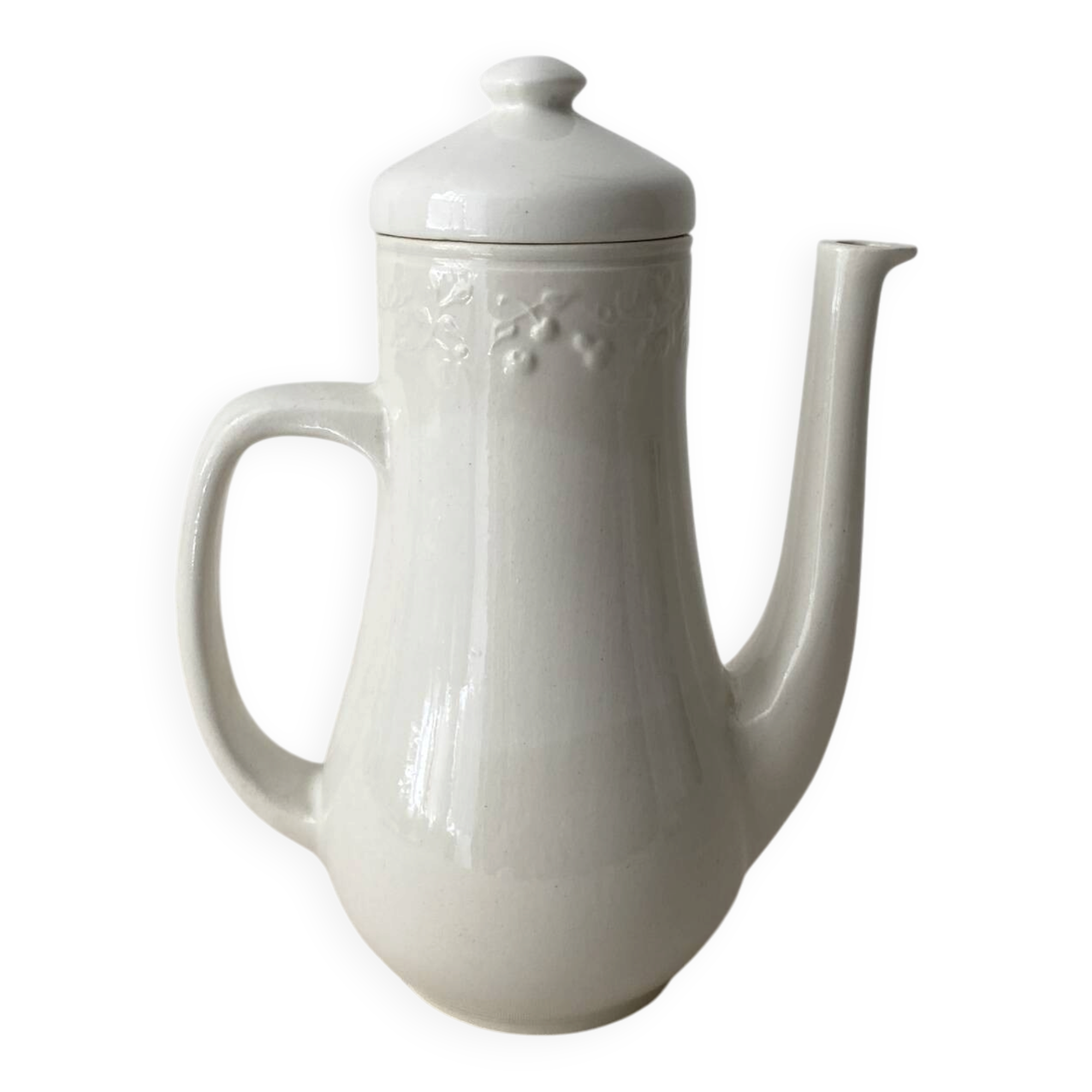 Coffee pot / teapot Sarreguemines France in white earthenware.