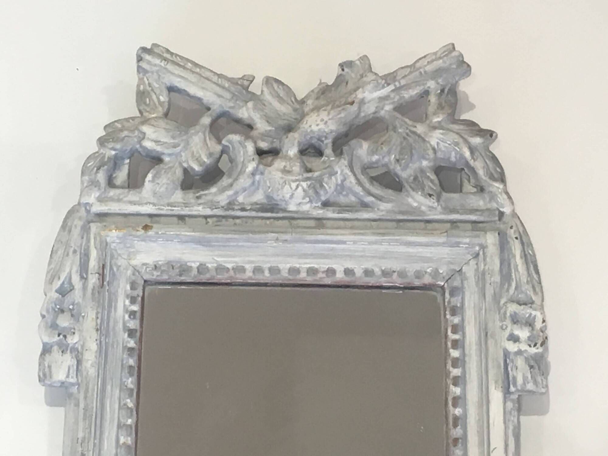 Louis XVI Style Mirror in Carved Wood with Grey Patina and Dove Pediment