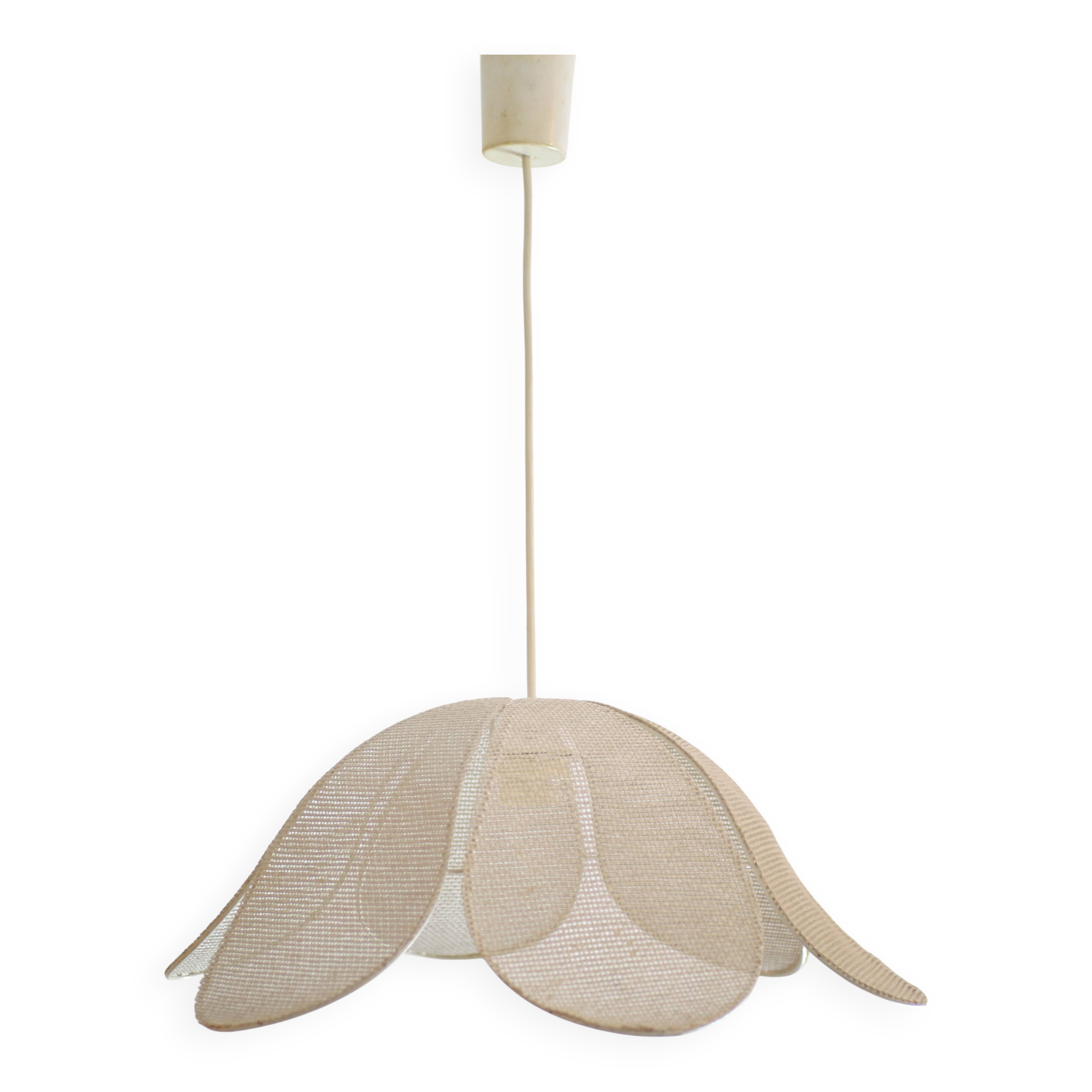 Vintage flower suspension