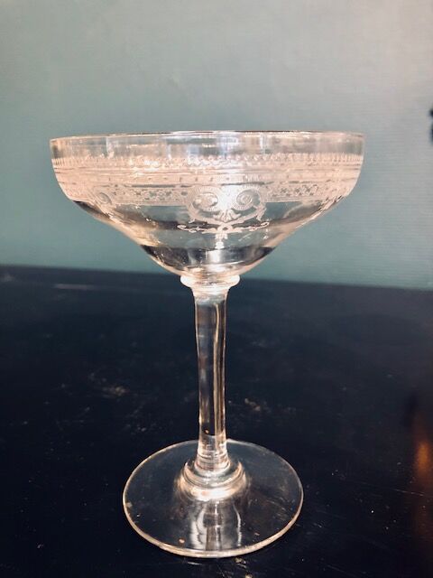 5 champagne glasses in chiseled crystal