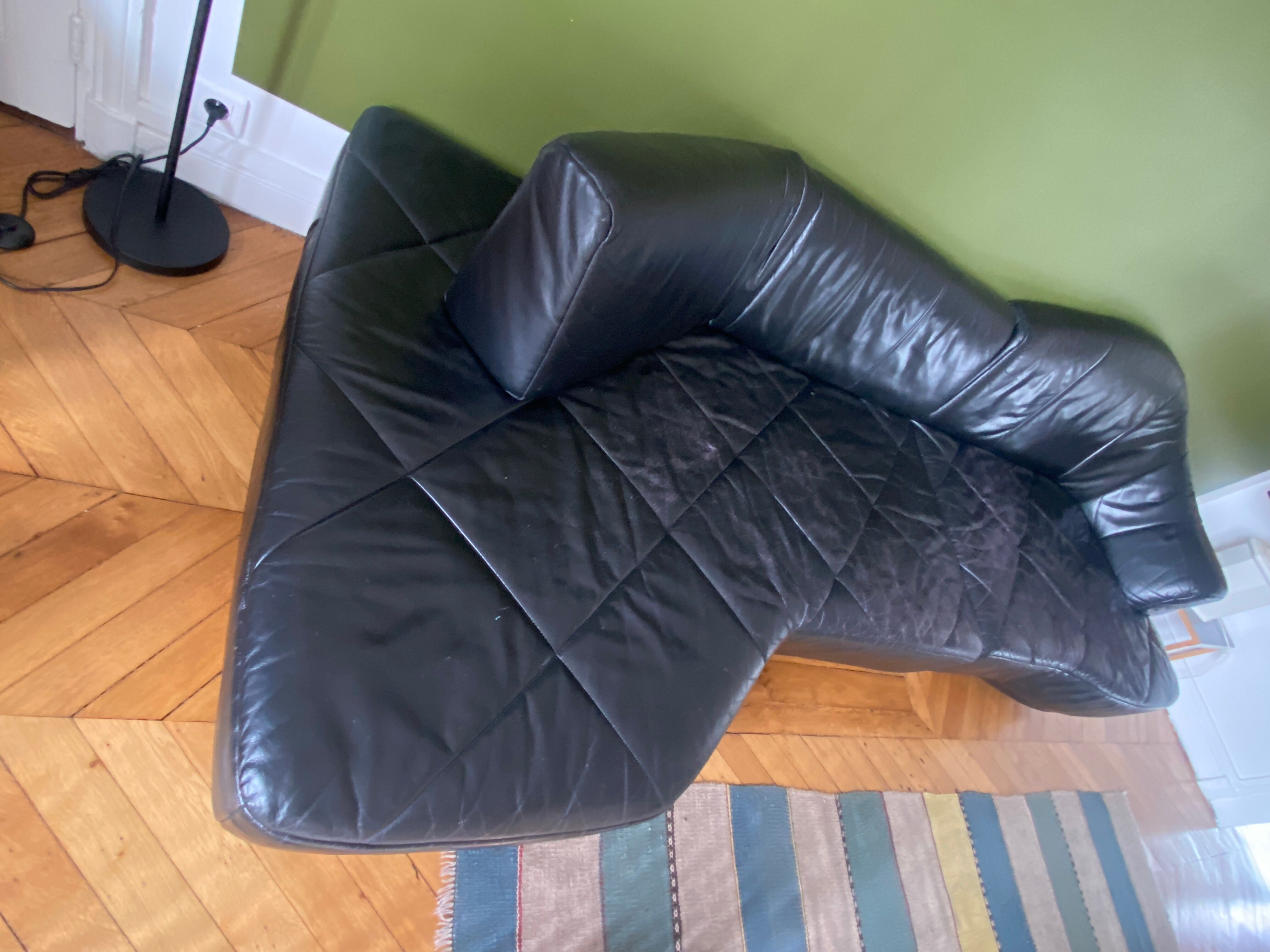 Canapé cuir noir italien années 70