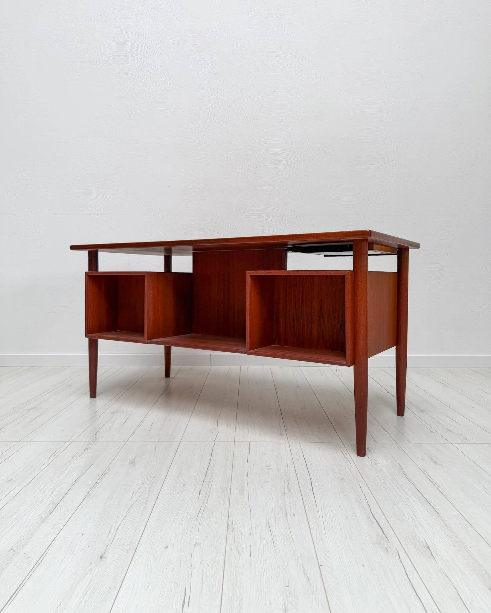 Bureau exécutif danois en teck, années 1960
