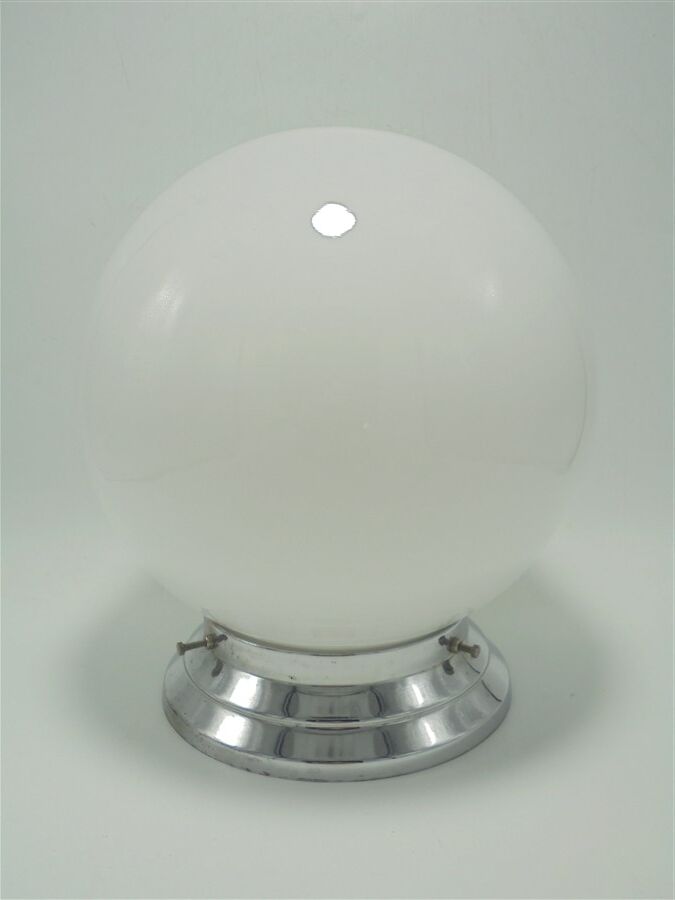 Art deco luminaire in opaline