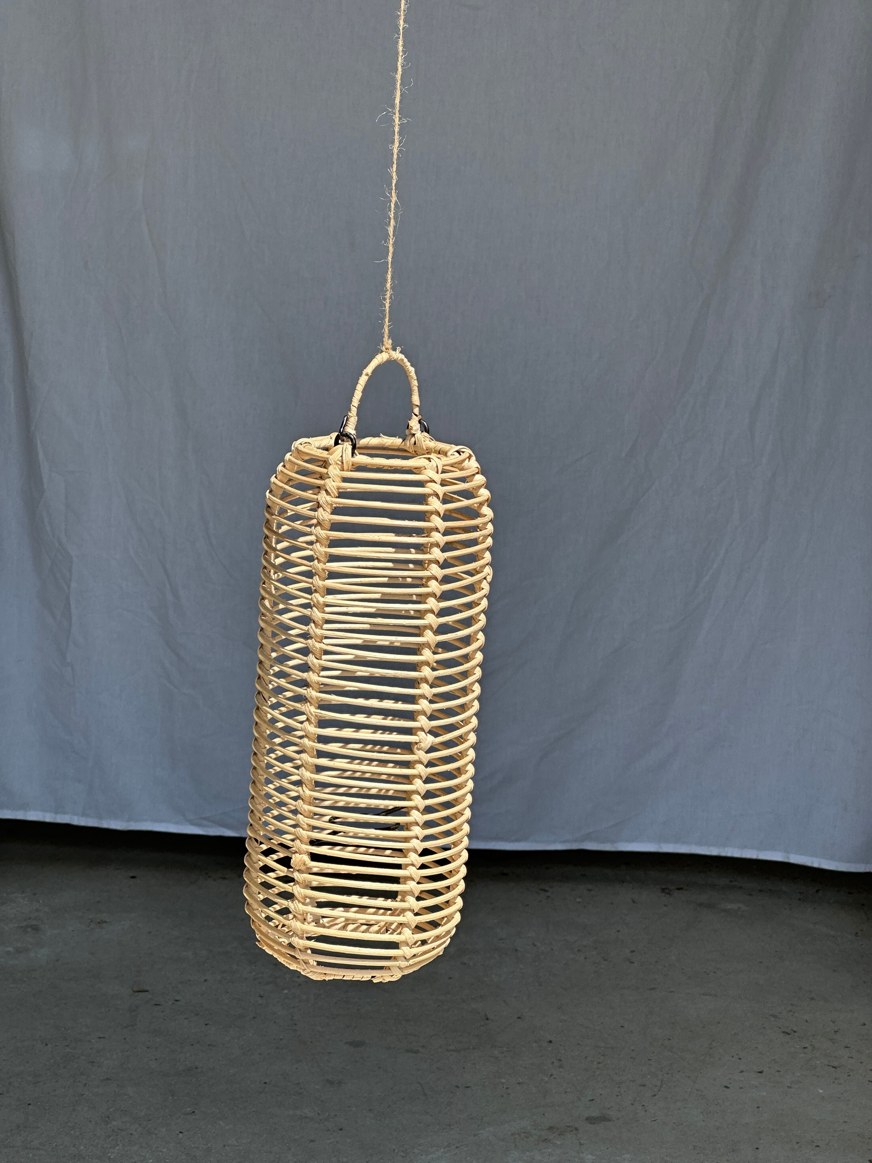 Small lantern-shaped rattan suspension H35 D15