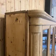 Library in oak from the late 19th century.
