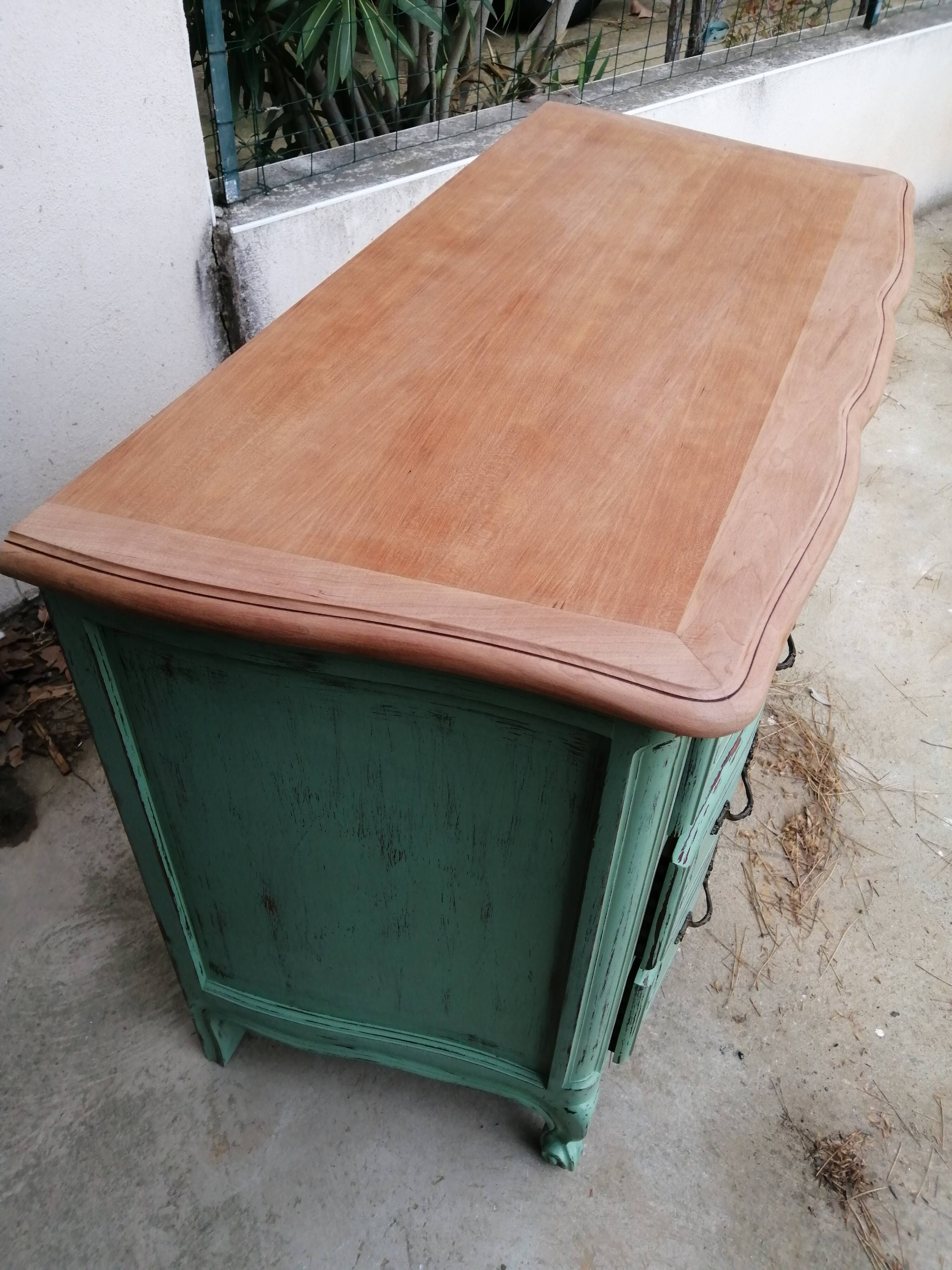 Commode style Louis XV vert eucalyptus plateau bois brut