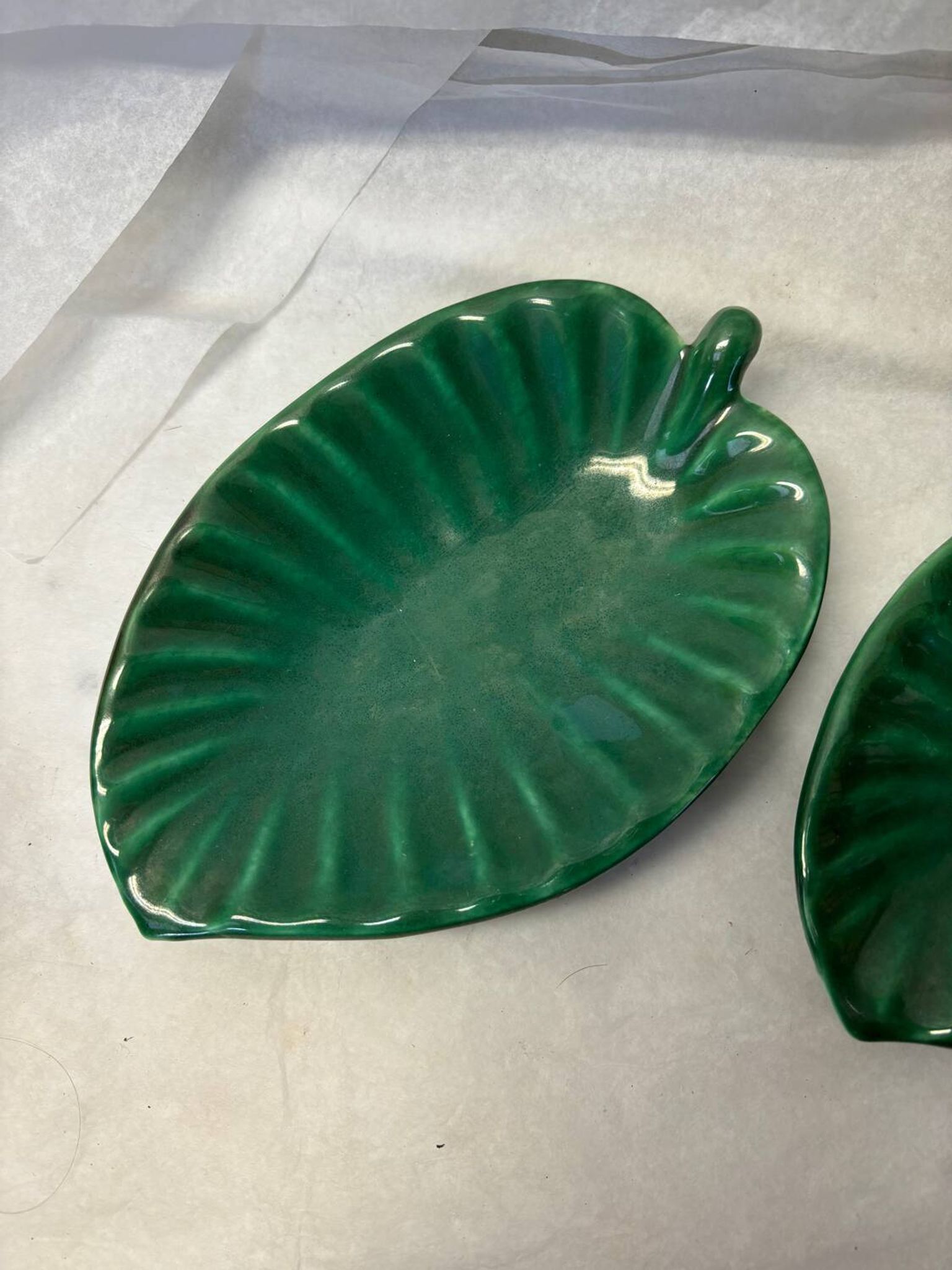 Set of 2 green slip dishes
