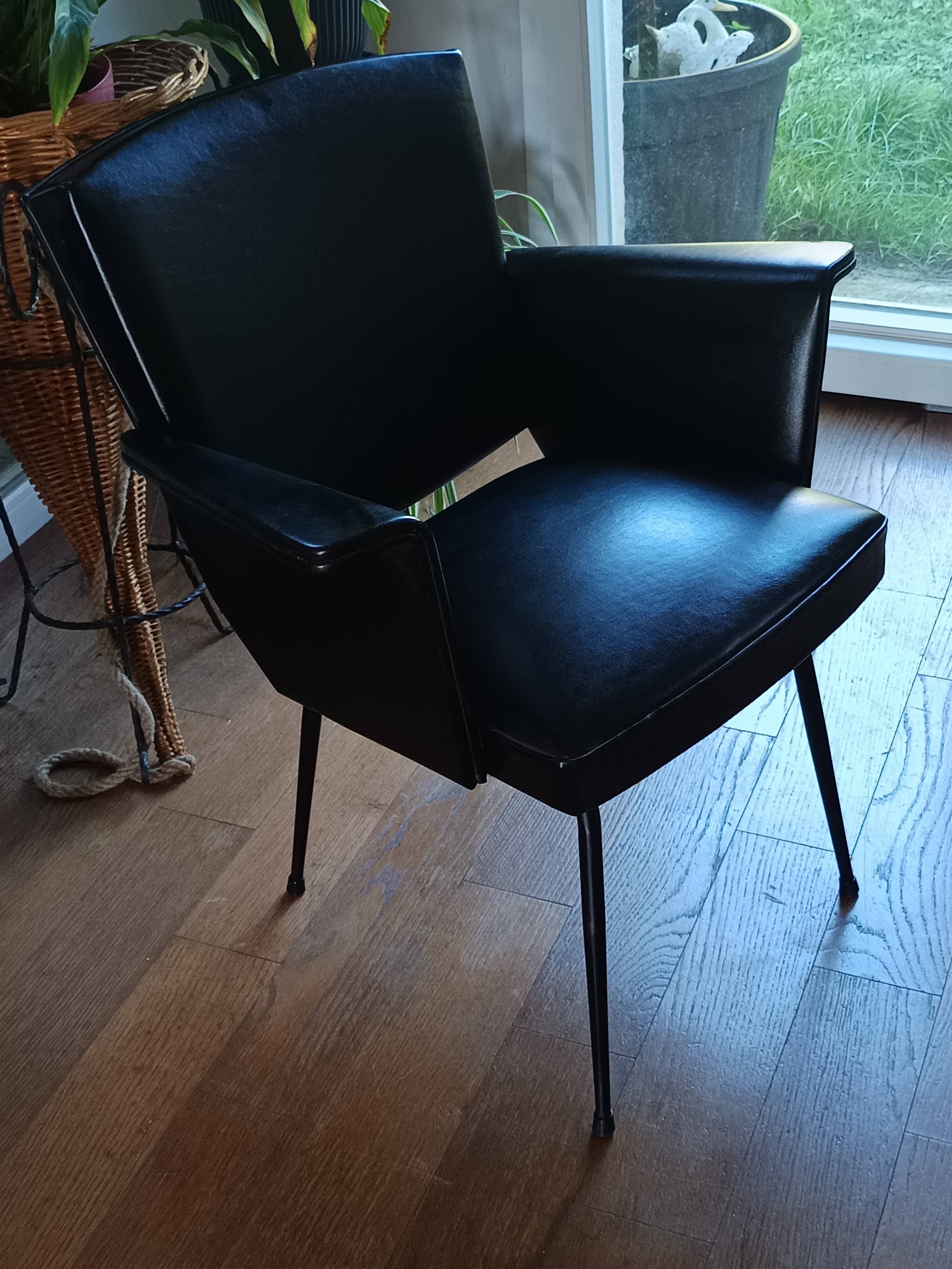 vintage modernist armchair from the 50s/60s