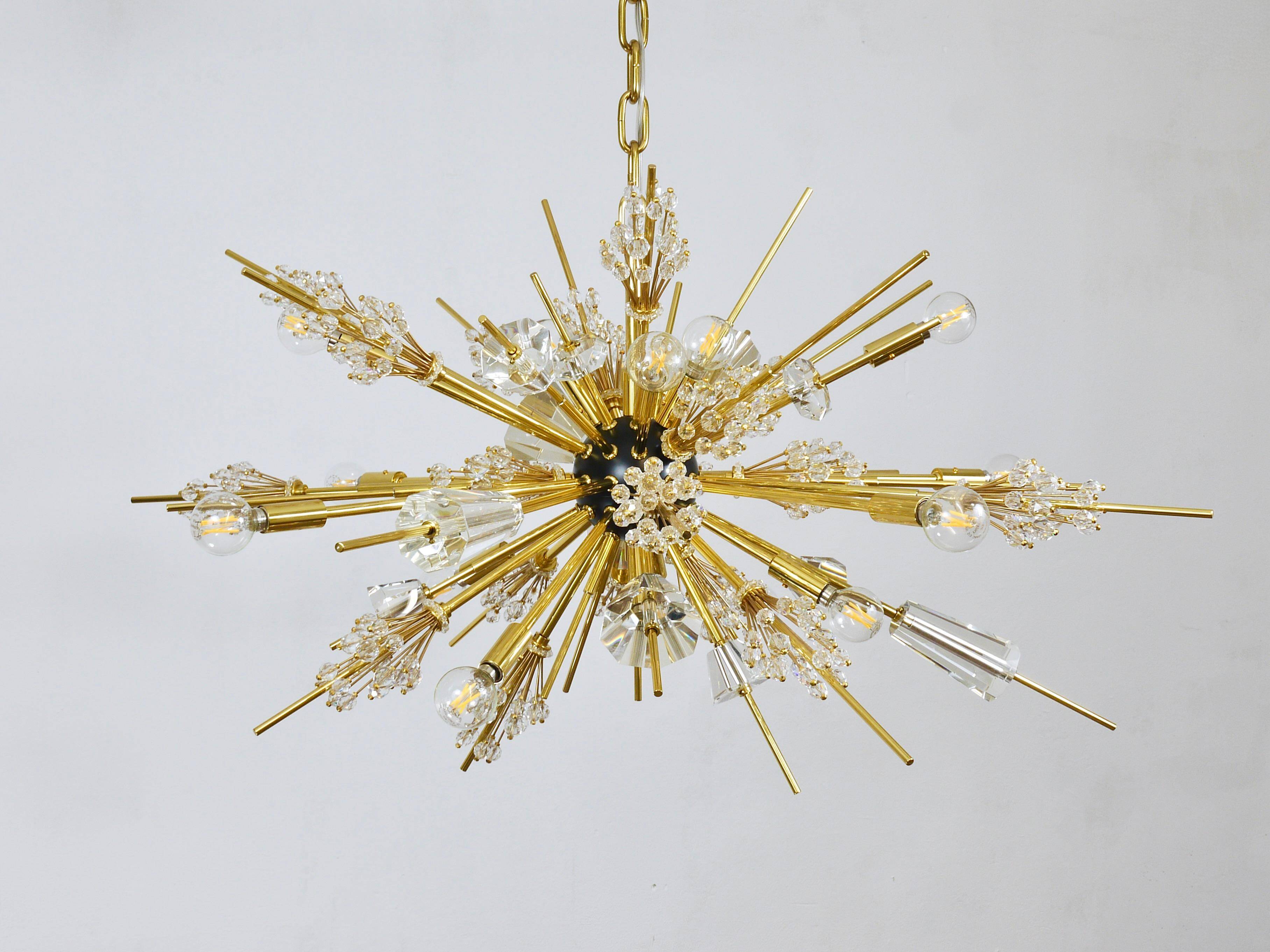 Grand Sputnik chandelier Metropolitan Opera in crystal and brass J.L. Lobmeyr