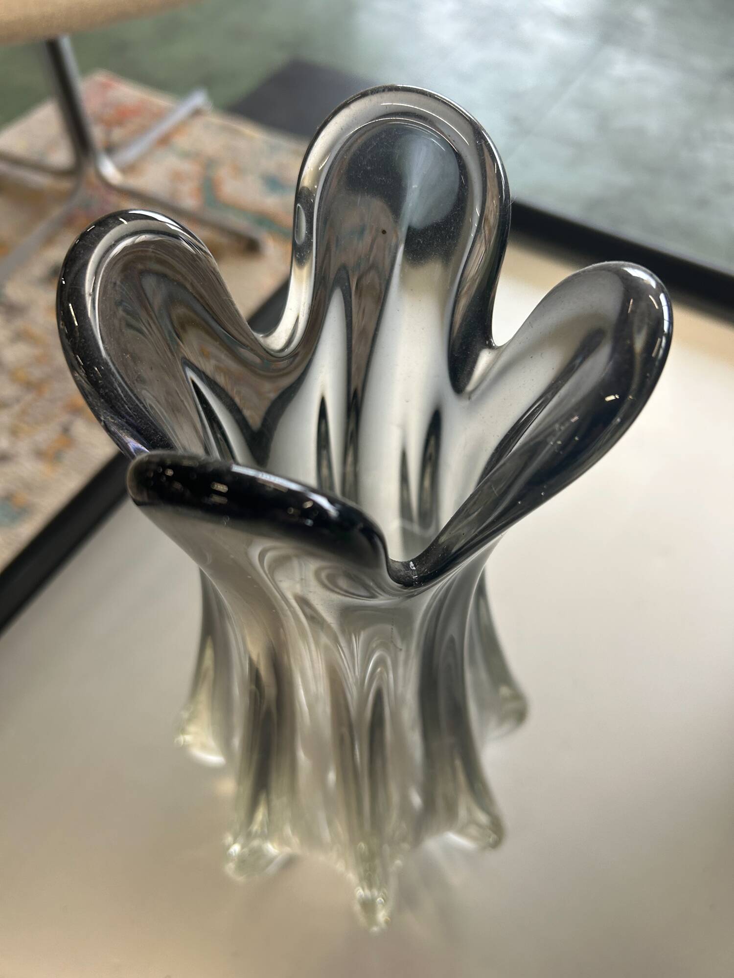 Vase en verre de Murano sommerso forme fleur